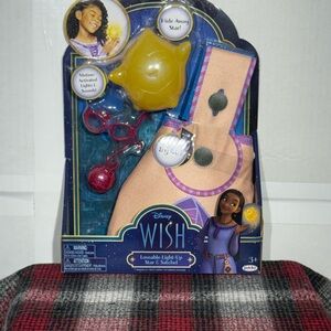 Disney Wish Loveable Light-Up Star & Satchel